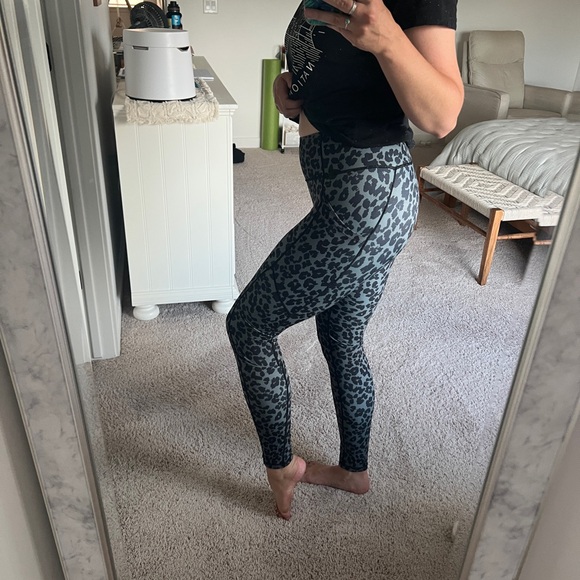 Kiava Dark Leopard Print Workout Leggings With Pockets | High Waist Yoga Pants - Picture 2 of 7